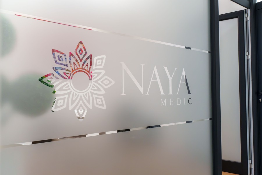 Naya Medic brendirano staklo